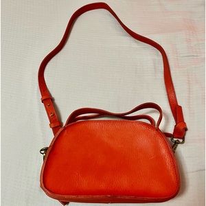 Madewell-The Sydney Zip top Crossbody bag!